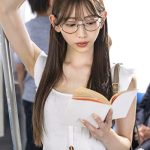 通学中に読書にふける文系女子大生が吊り革拘束立ちバックで膝ガク潮吹き お漏らししながらイク快感が忘れられず痴〇好みの女に･･･ 一宮るい