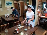 自慢のボディと美貌で男を堕とす働く熟女たち