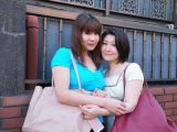 街で見つけた 姉妹のように仲の良い綺麗な母娘をナンパして大乱交！！「あなた許して」というもののイキまくる好き物親子10組240分！！ 2